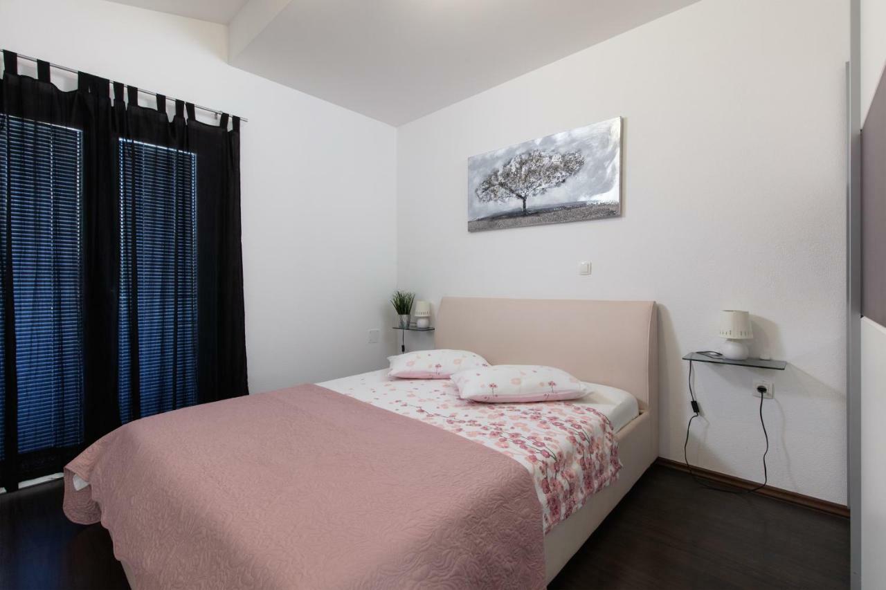 Apartments Bubalo Omiš Eksteriør billede
